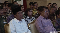 Jokowi dan JK Bayar Zakat di Istana