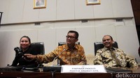 Ketua Pansus Angket KPK Agun Gunandjar didampingi wakilnya Risa Mariska dan Dossy Iskandar memimpin rapat di gedung DPR.