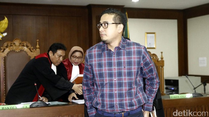 AKBP Raden Brotoseno divonis hukuman pidana 5 tahun penjara dan denda Rp 300 juta subsider 3 bulan kurungan di Pengadilan Tipikor, Jakarta Pusat, Kamis (14/6/2017). Brotoseno disebut terbukti bersalah menerima suap.