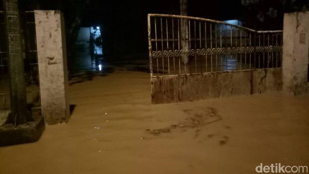 Malam ini, Banjaran dan Pamengpeuk Kabupaten Bandung Tergenang Banjir