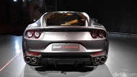 Mobil juga merupakan Ferrari pertama yang mengusung sistem Electronic Power Steering (EPS) Sport. Yang bisa memaksimalkan potensi performa mobil.Foto: Ferrari