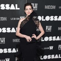 Anne Hathaway saat menghadiri pemutaran perdana Kolosal di AMC Lincoln Square Theatre pada tanggal 28 Maret 2017 di New York City. (Foto: Jamie McCarthy / Getty Images)