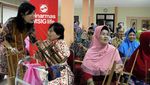 Berbagi Kebahagiaan Bersama Lansia