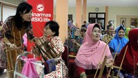 Mereka mengajak serta bermain angklung bersama. Foto: dok MSIG