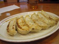 Puluhan Tahun Restoran Gyoza Ini Beri Makan Gratis untuk Pelajar Tak Mampu