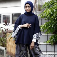 Wardrobe: Kami Idea. Photographer: Rahman/Detikcom & Ridho/Detikcom. Stylist: Arina Yulistara. Model: Salma Salsabil Aliyyah (Finalis Sunsilk Hijab Hunt 2017)