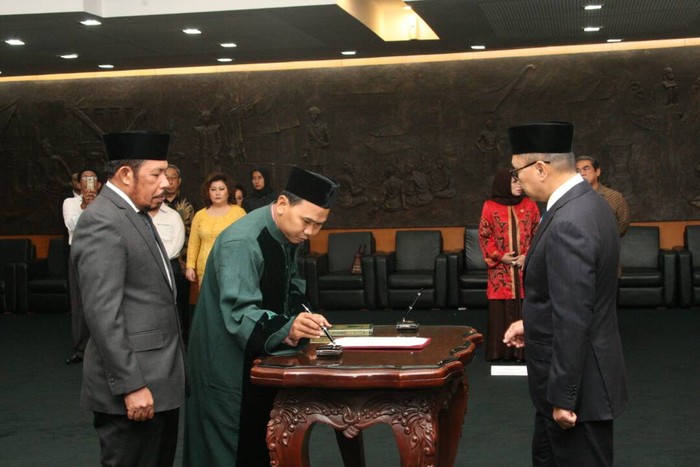 Lantik 3 Anggota MPR, Zulkifli Hasan: Harus Hadir Menjadi Solusi