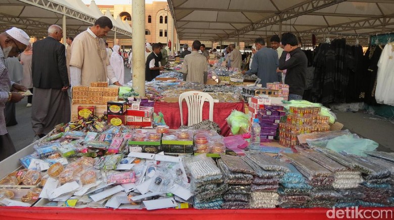 Foto: Suasana pasar di Madinah (Fitraya/detikTravel) Foto: Suasana pasar di Madinah (Fitraya/detikTravel)