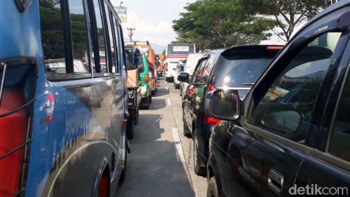 Kalau ingin istirahat saat mudik, sebaiknya jangan tidur di dalam mobil. (Foto ilustrasi: Wisma Putra) Kalau ingin istirahat saat mudik, sebaiknya jangan tidur di dalam mobil. (Foto ilustrasi: Wisma Putra)