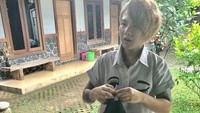 Dalam sinetron itu, Evelyn tampaknya berperan sebagai preman atau rocker. Foto: Instagram @ev0124