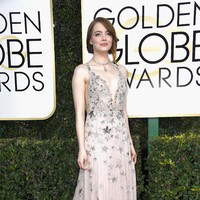 Setelah kemenangan besarnya bersama La La Land tahun lalu, Emma Stone kembali dijagokan untuk kategori aktris terbaik film musikal dan komedi. Foto: Getty Images