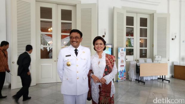 Potongan rambut baru Djarot / 