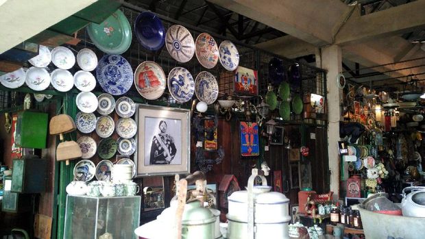 Barang-barang jadul yang dijual di Pasar Triwindu (Wahyu/detikTravel)