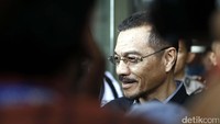 Dalam dakwaan tersebut, Gamawan disebut menerima USD 4,5 juta dan Rp 50 juta terkait proyek tersebut. Salah satu pemberian yang diungkap KPK yaitu pemberian USD 2,5 juta dari Andi kepada Gamawan melalui saudaranya, Azmin Aulia, pada Juni 2011 untuk memperlancar proses penetapan pemenang lelang.Namun Gamawan membantahnya. Dia juga menjelaskan bila Rp 50 juta itu adalah uang honor sebagai pembicara di 5 provinsi.