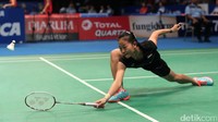 Fitriani bertanding melawan Sung Ji Hyun di babak kedua Indonesia Open 2017.