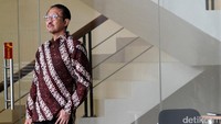 Ary Suta yang menjabat Ketua Badan Penyehatan Perbankan Nasional (BPPN) periode 2001-2002 itu diminta menjadi saksi atas tersangka Ketua BPPN yang menjabat periode setelahnya, Syafruddin Arsyad Temenggung.
