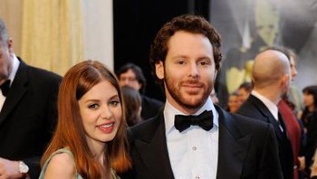 Parker masih punya banyak kesibukan. Antara lain sebagai managing partner di perusahaan venture capital Founders Fund. Parker juga gemar beramal melalui yayasannya, Parker Foundation. Foto: Instagram