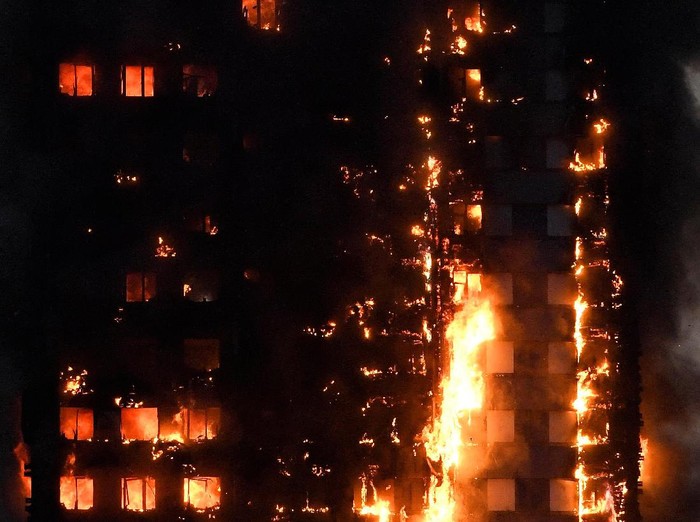 Warga yang Sahur Bangunkan Penghuni Saat Kebakaran Apartemen London