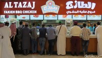 Makan enak juga dimiliki Al Tazaj dengan menu ayam BBQ, broast chicken mirip Al Baik, nasi kabsah ayam, nasi mandi ayam, ayam tikka ala India, nasi dan daging kebab (Fitraya/detikTravel)