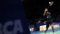 Kidambi Srikanth bertanding melawan Jorgensen di Indonesia Open 2017.