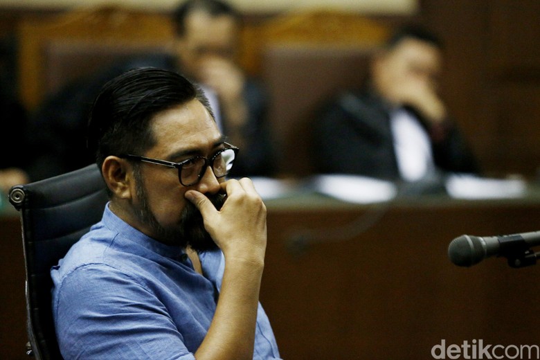 Choel Mallarangeng Dieksekusi ke Lapas Sukamiskin Choel Mallarangeng Dieksekusi ke Lapas Sukamiskin