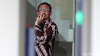 I Putu Gede Ary Suta memenuhi panggilan KPK untuk dimintai keterangan dalam kasus penerbitan Surat Keterangan Lunas (SKL) Bantuan Likuiditas Bank Indonesia (BLBI), Kamis (15/6/2017).