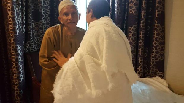Amien Rais bertemu Habib Rizieq di Arab Saudi. 