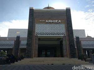 Seputar Masjid Namira, Bangunan Bernuansa Masjidil Haram