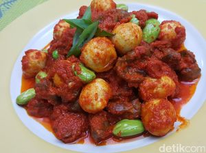 Suka Sambal? Bikin Sambal Ampela Ayam yang Sedap Pedas Ini