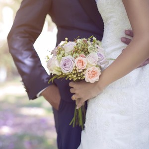 8 Inspirasi Undangan Pernikahan Unik Dari Para Seleb Ini Memorable Abis! 8 Inspirasi Undangan Pernikahan Unik Dari Para Seleb Ini Memorable Abis!