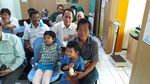 Tawa Bahagia Orang Tua Bayi yang Lahir di Gang Sempit Saat Menikah