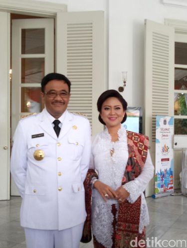 Djarot dan istrinya, Happy Farida, usai pelantikan di Istana Negara.
