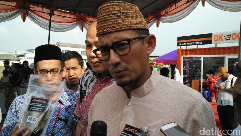 Sandiaga Minta Warga Jaga Situasi Aman Saat Malam Takbiran Sandiaga Minta Warga Jaga Situasi Aman Saat Malam Takbiran