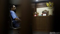 Choel menyebut jaksa salah jika menilai Andi Mallarangeng saat menjabat Menpora menerima uang, maka dirinya juga akan menerima uang kasus tersebut. Menurutnya, Sesmenpora saat itu Wafid Muharam menyerahkan uang kepada dirinya karena khawatir jabatannya akan dicopot oleh Andi Mallarangeng.