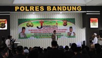 Beberapa waktu lalu terjadi peristiwa peledakan bom bunuh diri di Terminal Kampung Melayu, Jakarta, yang pelakunya berdomisili di Jawa Barat. Selain itu, terduga teroris lainnya yang telah ditangkap Densus 88 pascaperistiwa peledakan tersebut, tiga di antaranya warga Kabupaten Bandung. Pool/Wisma Putra.