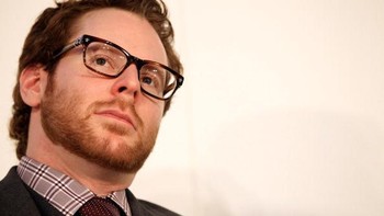  Parker tidak pernah kuliah. Dia memang tidak ingin masuk universitas lantaran terlalu sibuk melakukan pemrograman dan terutama, mengembangkan Napster. Melawan harapan orang tuanya, Parker memutuskan tidak mendaftar kuliah dan ketika Fanning memberitahu soal niatnya membangun Napster, Parker meminta terlibat dan ikut menjadi pendirinya. Menyumbangkan ide-ide penting, sebut artikel di Vanity Fair.Foto: Getty Images