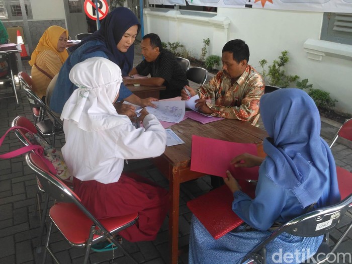 Dinas Pendidikan Kota Yogyakarta melakukan pendataan siswa pemegang Kartu Menuju Sejahtera (KMS) untuk penerimaan SMP tahun ajaran 2017-2018