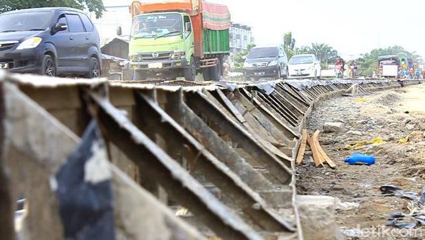 Perbaikan jalan di Riau dikebut jelang arus mudik