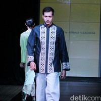 koleksi baju lebaran Ronald (Foto: Mohammad Abduh/Wolipop)