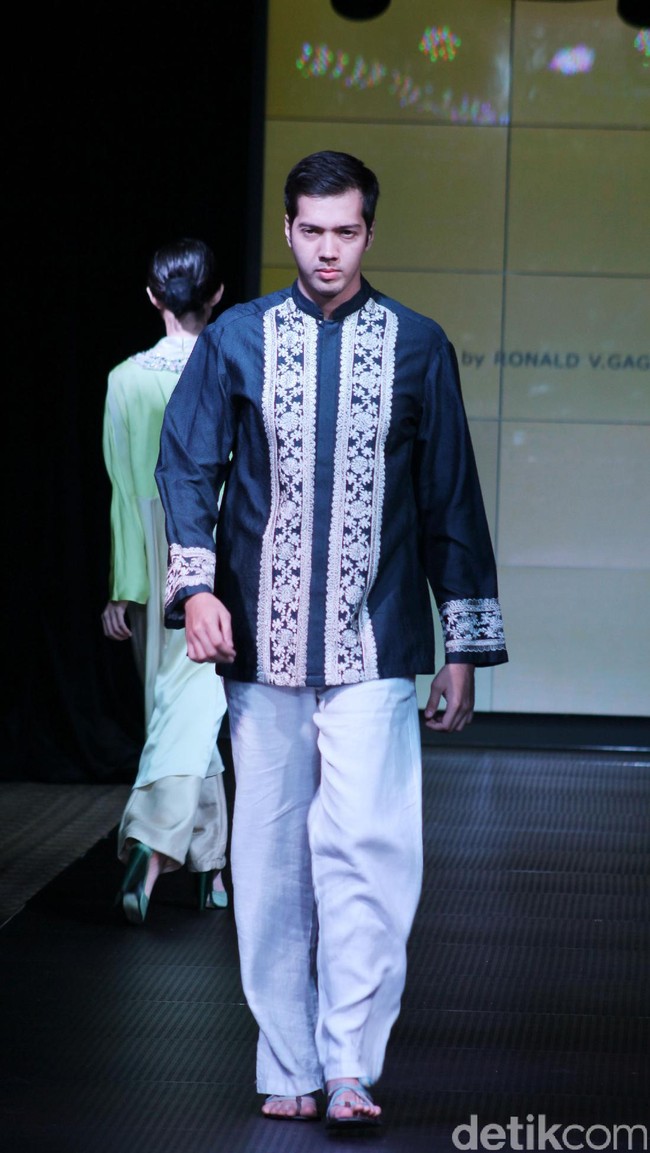 koleksi baju lebaran Ronald (Foto: Mohammad Abduh/Wolipop)