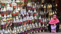 Ramadan di Mesir:  Lampu-lampu Indah hingga Berlomba Beri Takjil