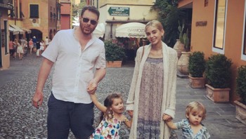 Dari pernikahannya, Paker telah dikaruniai dua orang anak yang lucu-lucu. Parker memang tidak aktif di media sosial manapun, tapi istrinya menggunakan Instagram dan kadang memamerkan kemesaraan mereka. Foto: Instagram