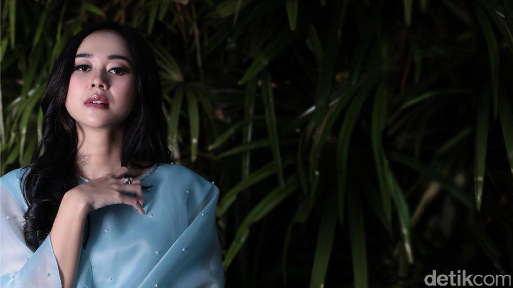 Kemunculan Aura Kasih Dinilai Tambah Deretan Aktris Cantik Tanah Air Kemunculan Aura Kasih Dinilai Tambah Deretan Aktris Cantik Tanah Air