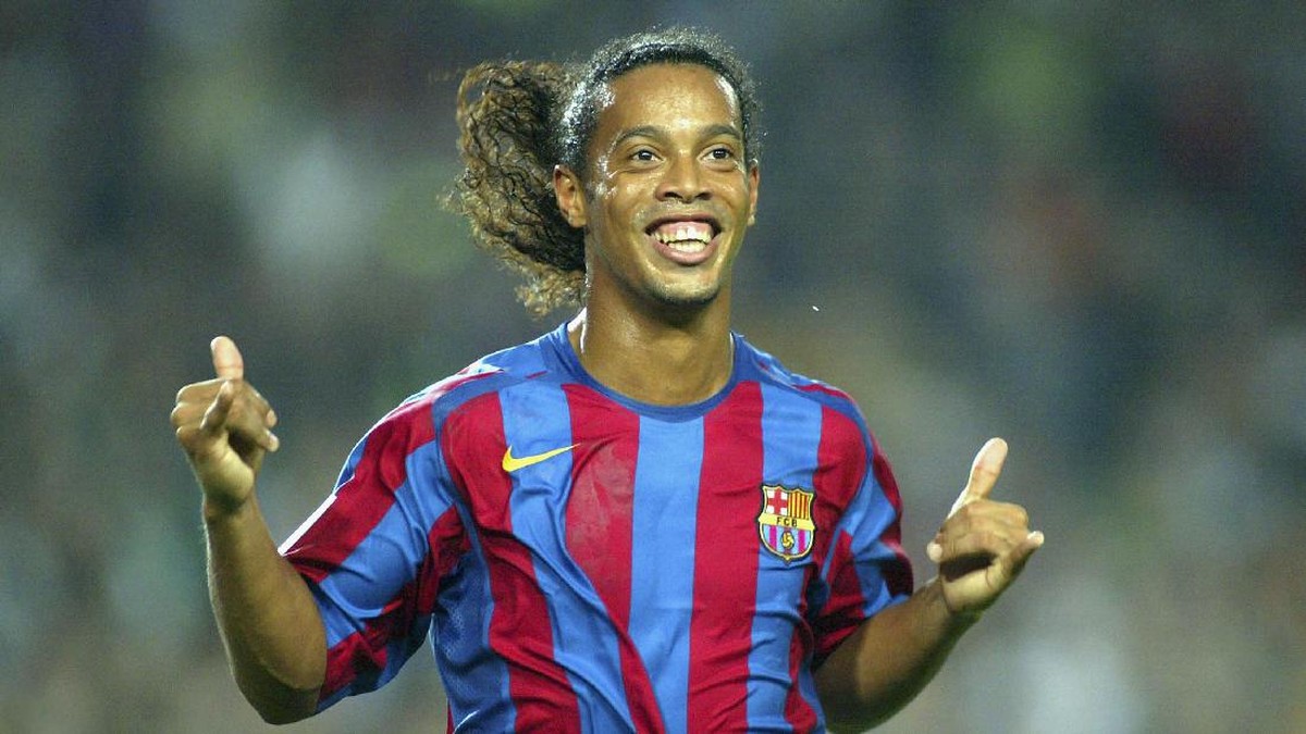 Ronaldinho pernah nyaris gabung Manchester United, namun batal di menit-menit akhir. (Foto: Luis Bagu/Getty Images)
