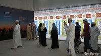 Nama resminya museum ini adalah Muhammad The Messenger of Allah Exhibition. Letaknya di depan Gerbang 8 Masjid Nabawi. Banyak jamaah datang berkunjung (Fitraya/detikTravel)