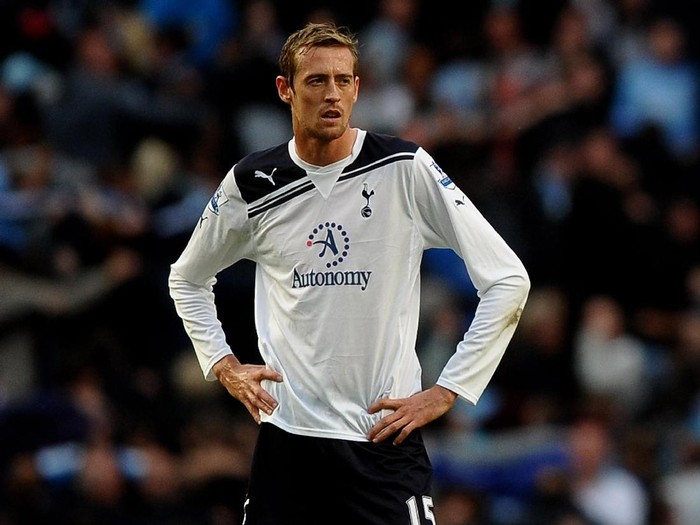 MANCHESTER, ENGLAND - MAY 10: Peter Crouch of Tottenham Hotspur looks dejected after scoring an own goal during the Barclays Premier League match between Manchester City and Tottenham Hotspur at the City of Manchester Stadium on May 10, 2011 in Manchester, England. (Photo by Laurence Griffiths/Getty Images)