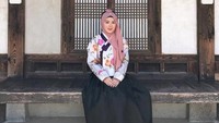 Hingga pada saat duduk di bangku SMA, Ayana Moon memutuskan untuk masuk Islam. (Dok. Instagram/xolovelyayana)