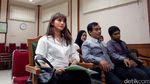 Senyum Tegar Kirana Larasati Usai Sidang Perceraiannya