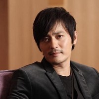 Pesona Jang Dong Gun juga tak pernah pudar meski ia telah menikah. Foto: Soompi