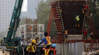 Hingga kini proyek pembangunan koridor 1 tersebut sudah mencapai nyaris diangka 20%.